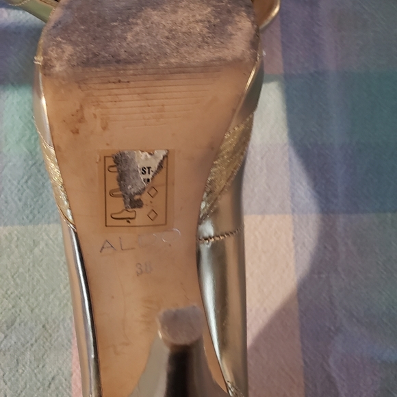 Shoes - Picture 2 of 4